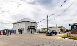 Move It Self Storage Facility at 317 N Shary Rd in Mission